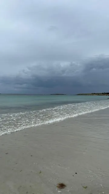 Jolie Maisonnette Proche Plage Et Activites Nautiques Ploudalmezeau